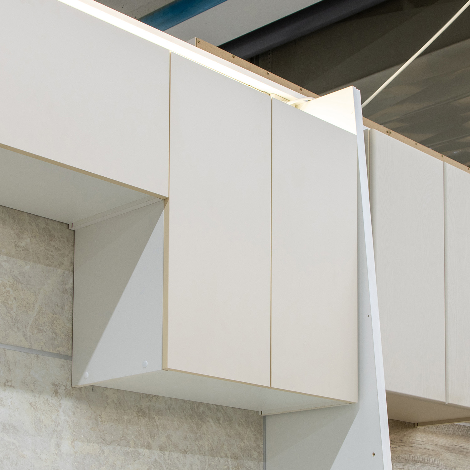 Шкаф навесной 600х676х290 мм BROZEX-WOOD Стиль, с двумя дверцами, белый / светло-бежевый