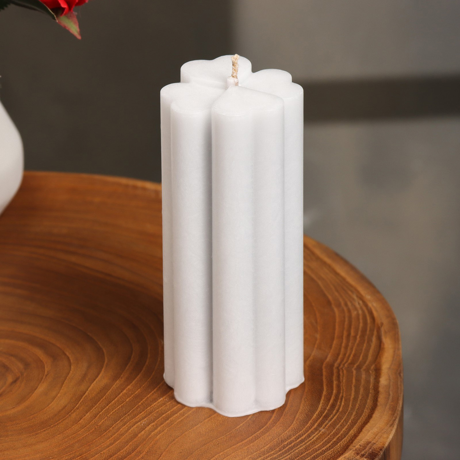 Свеча-цилиндр "Четырехлистник", 4,5х10,5 см, серая, 6 ч 9889562