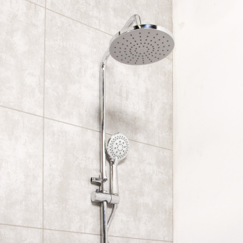 Смеситель д/ванны со стойкой для душа + ручной и тропический душ GROSS AQUA GA9005SMD01 *1 Смеситель д/ванны со стойкой для душа + ручной и тропический душ GROSS AQUA GA9005SMD01 *1