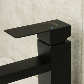 Смеситель для умывальника FMARK FS8101H, короткий излив, рычажный Смеситель для умывальника FMARK FS8101H, короткий излив, рычажный