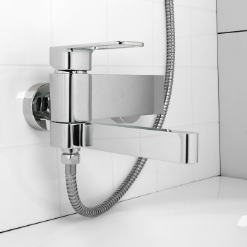 Смеситель для ванны IDDIS Slide, короткий излив, однорычажный