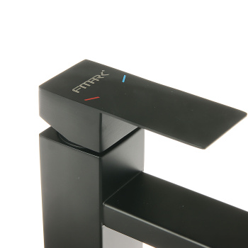 Смеситель для умывальника FMARK FS8101H, короткий излив, рычажный Смеситель для умывальника FMARK FS8101H, короткий излив, рычажный